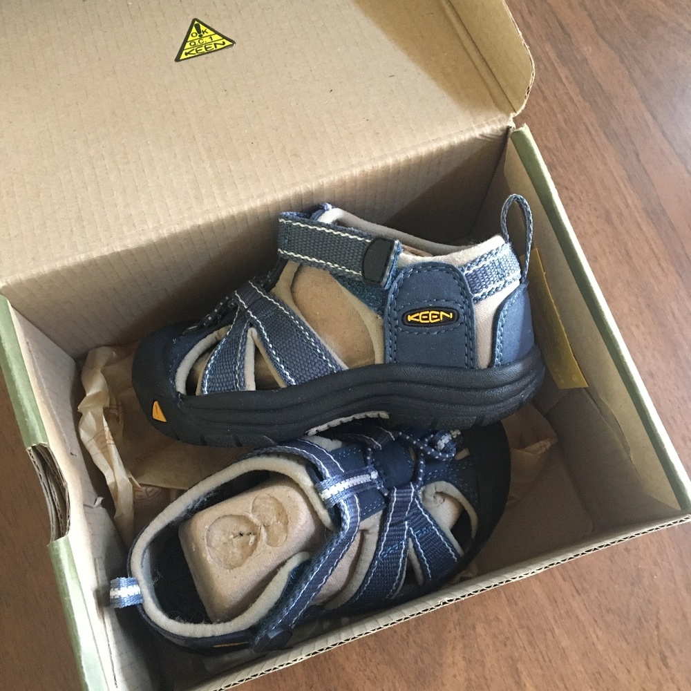 KEEN Toddler Sandals - Size 6